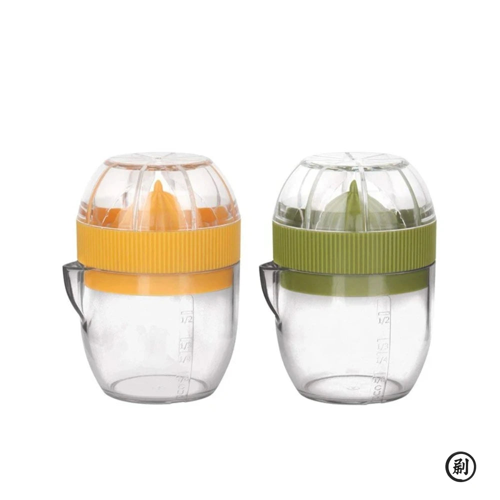 Lemon Squeezer With Lid Plastic Manual Lemon Juicer Orange Press Cup Citrus Squeezer with Pour Spout Fruit Tools