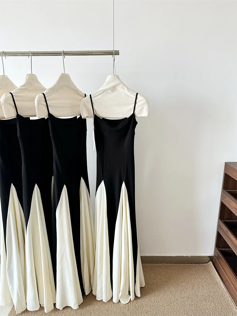 2025 Women Fashion Pleated Ruffle Hem Lace Dresses Sexy Bustier Backless Halter A-Line Dresses Sexy Lady Maxi Beach Party Gowns