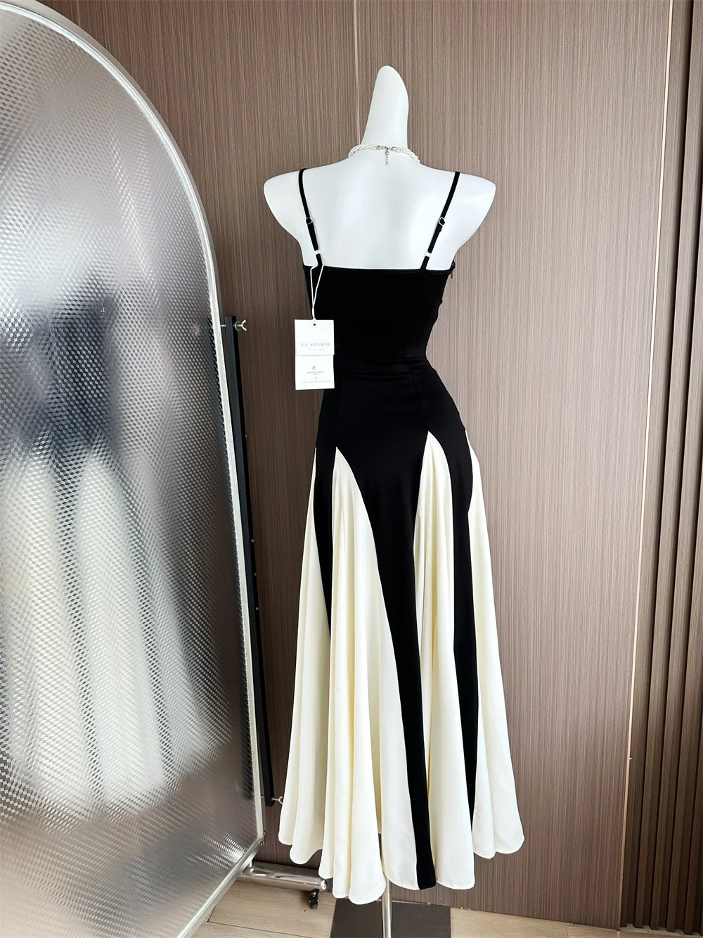 2025 Women Fashion Pleated Ruffle Hem Lace Dresses Sexy Bustier Backless Halter A-Line Dresses Sexy Lady Maxi Beach Party Gowns