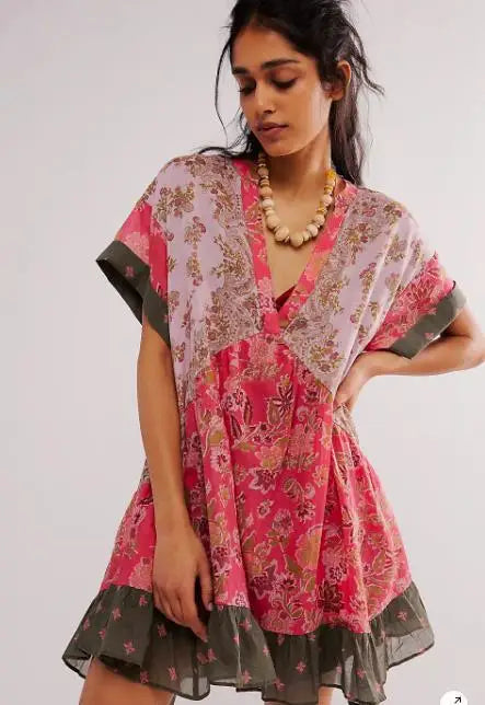 2025 Summer New Fashion Boho Women's Dress Retro Color Print V Neck Short Sleeve Pleated Floating Hem Loose Dress Beach Party