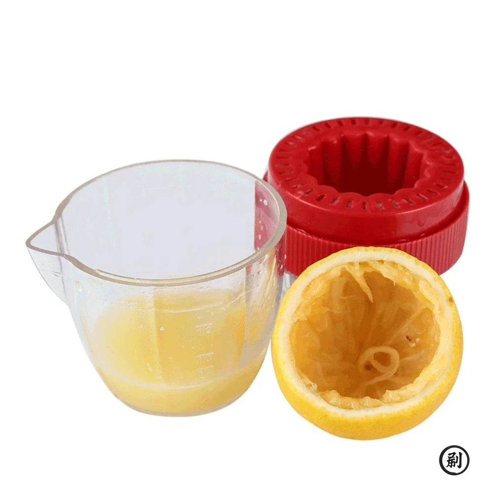 Lemon Squeezer With Lid Plastic Manual Lemon Juicer Orange Press Cup Citrus Squeezer with Pour Spout Fruit Tools