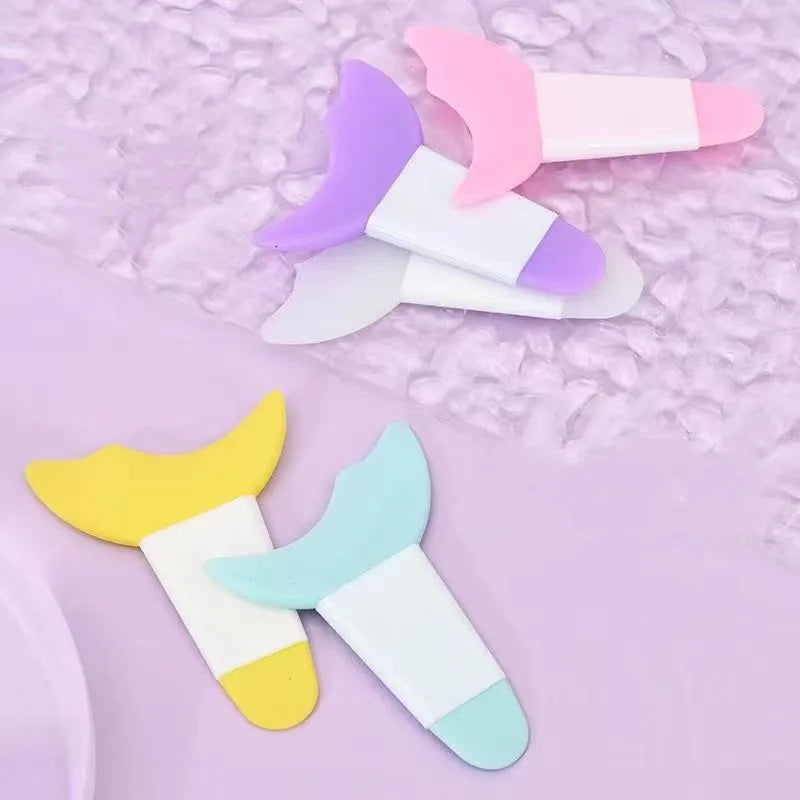 Multifunctional Crescent-Shaped Silicone Eye Makeup Baffle